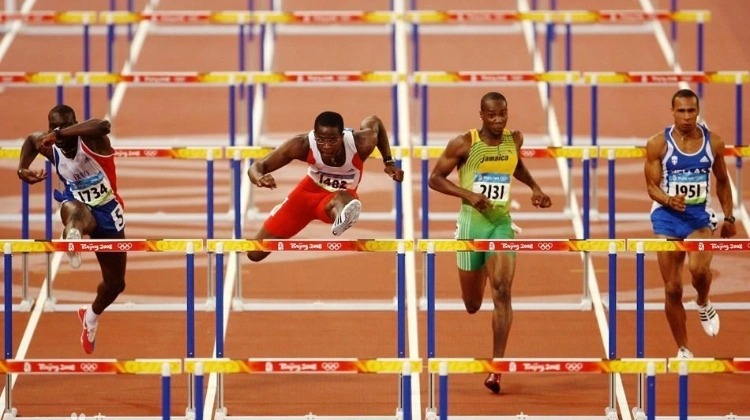 乔丹打爆魔术师，空中360度扣篮惊呆众人